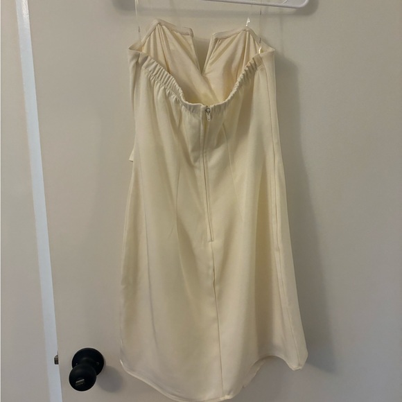 White dress - Picture 2 of 3